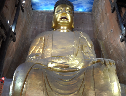 重庆潼南大佛寺摩崖造像，世界室内第一金佛