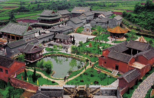 具有江南景观的宏伟寺院